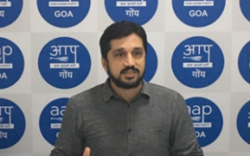 AAP slams govt for demolishing kiosks