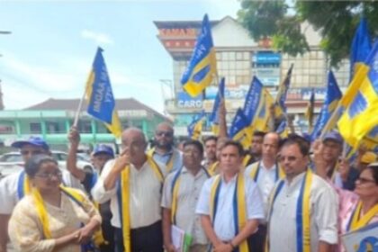 AAP stages protest in Margao against crumbling road infrastructure