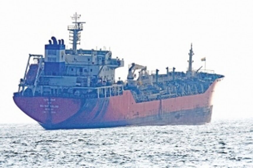 AAP urges seamen to support govt  in dealing with grounded vessel