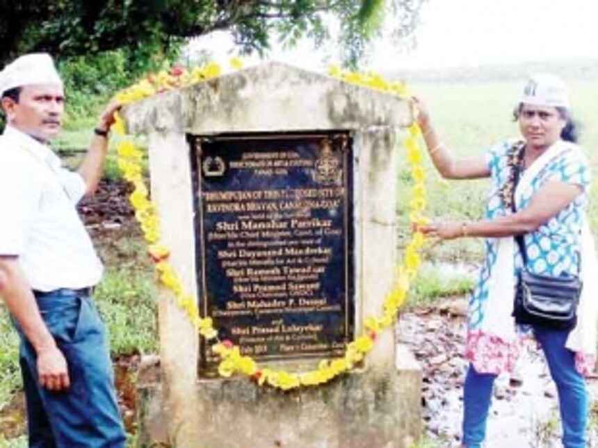 AAP workers mock govt for abandoning projects after laying foundation stones 1 AAP workers mock govt for abandoning projects after laying foundation stones