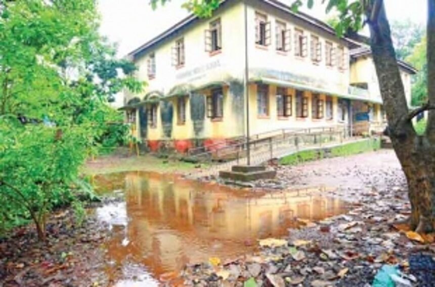 ACROSS GOVT SCHOOLS IN MORMUGAO, HUNDREDS OF STUDENTS ARE LEAVING GOVT SCHOOLS. TO KNOW WHY, SIMPLY LOOK AT THE PICTURES BELOW 1 ACROSS GOVT SCHOOLS IN MORMUGAO, HUNDREDS OF STUDENTS ARE LEAVING GOVT SCHOOLS. TO KNOW WHY, SIMPLY LOOK AT THE PICTURES BELOW