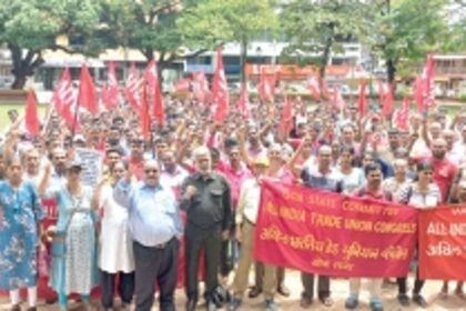 AITUC rejects Rs 100 hike in minimum wages, demands minimum of Rs 800