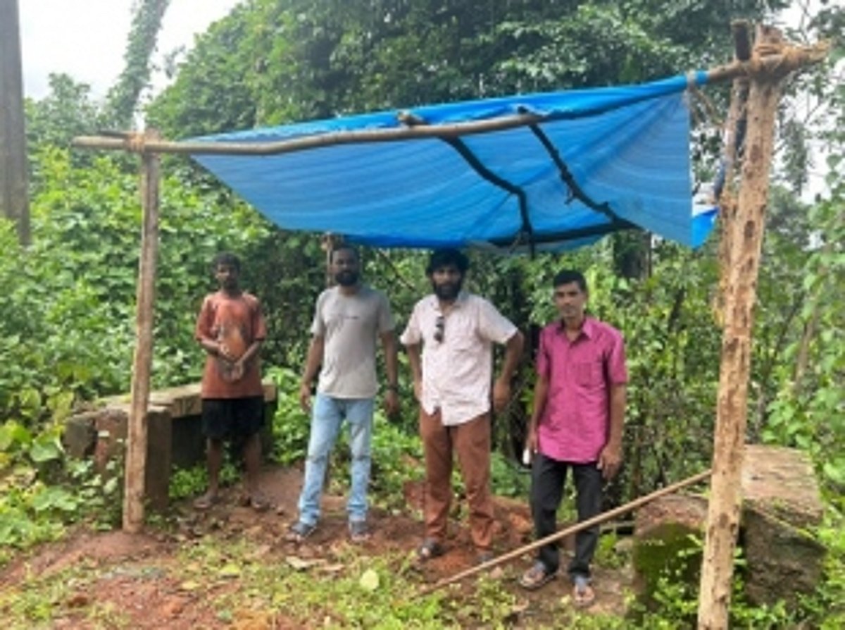 ATMANIRBHAR BUS STOP: Fed up of waiting Sanvordem youth erect own bus shelter
