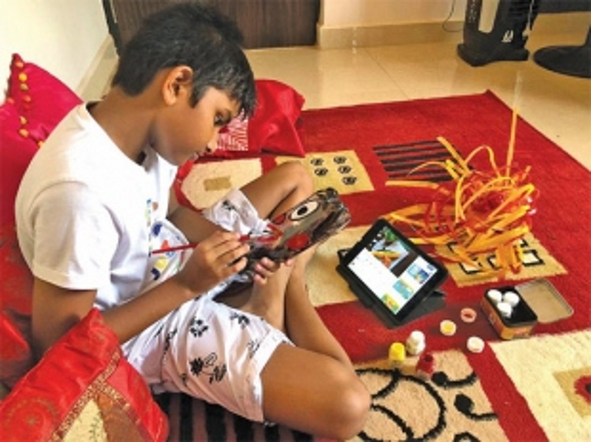 AVOIDS GIVING SPOILERS 4 Online mania? How do you make your kids fall in line