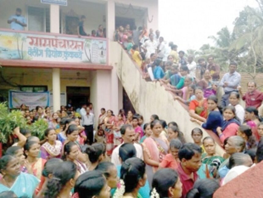 Aadhaar correction camps witness chaotic scenes 1 Aadhaar correction camps witness chaotic scenes