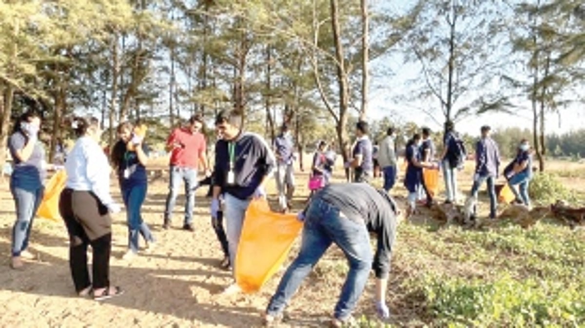 Aakash BYJU’S students go plogging at Miramar beach