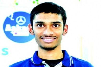 Aakash Byju's Rishi Shekher Shukla tops JEE (Main) 2024, scores 300/300