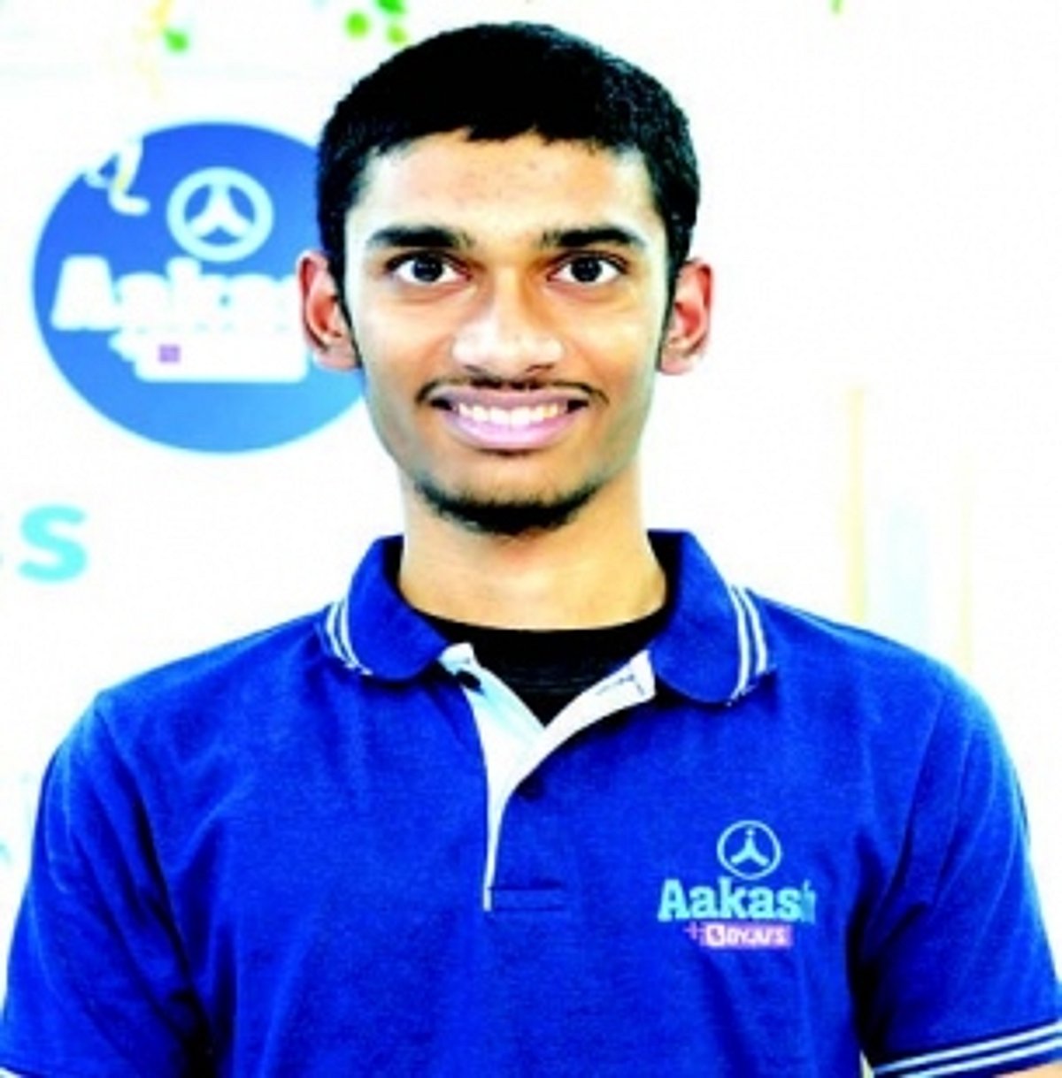Aakash Byju's Rishi Shekher Shukla tops JEE (Main) 2024, scores 300/300