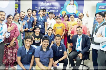 Aakash Educational Services Celebrates Top Scorers in JEE Mains 2025 with Svarali Chaudhari Leading at 99.89 Percentile