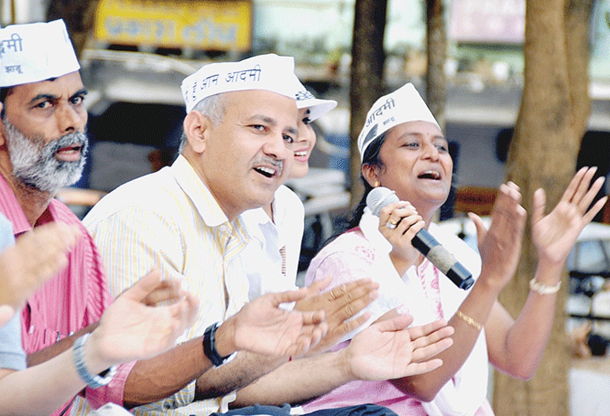 Aam Admi Party leader Manish Sisodia along with North Goa candidate Dr Dattaram Desai and South Goa candidate for Lok Sabha Polls Swati Kerkar clap hands as they sing a song composed for AAP at a public meeting at Azad Maidan in Panjim on Sunday