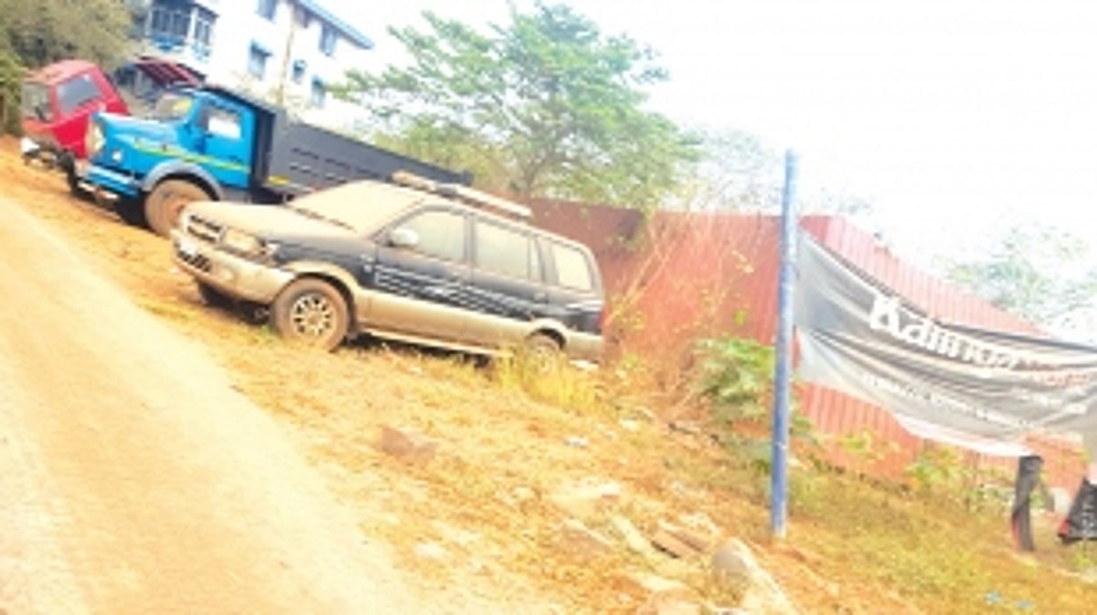 Abandoned, broken-down vehicles remain an eyesore on Margao roads