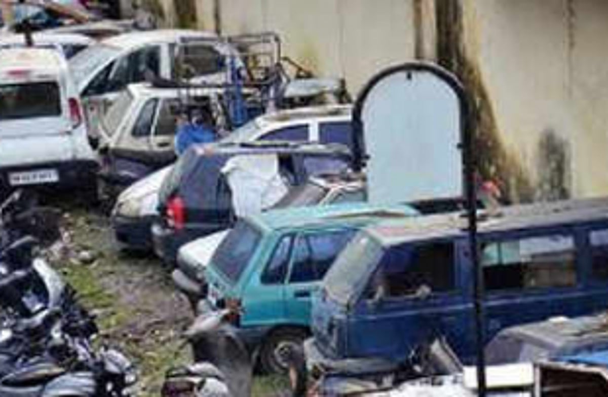 Abandoned car occupies parking  space near Vasco fish market