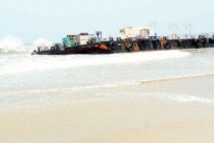 Abandoned pontoon runs aground at Arossim beach
