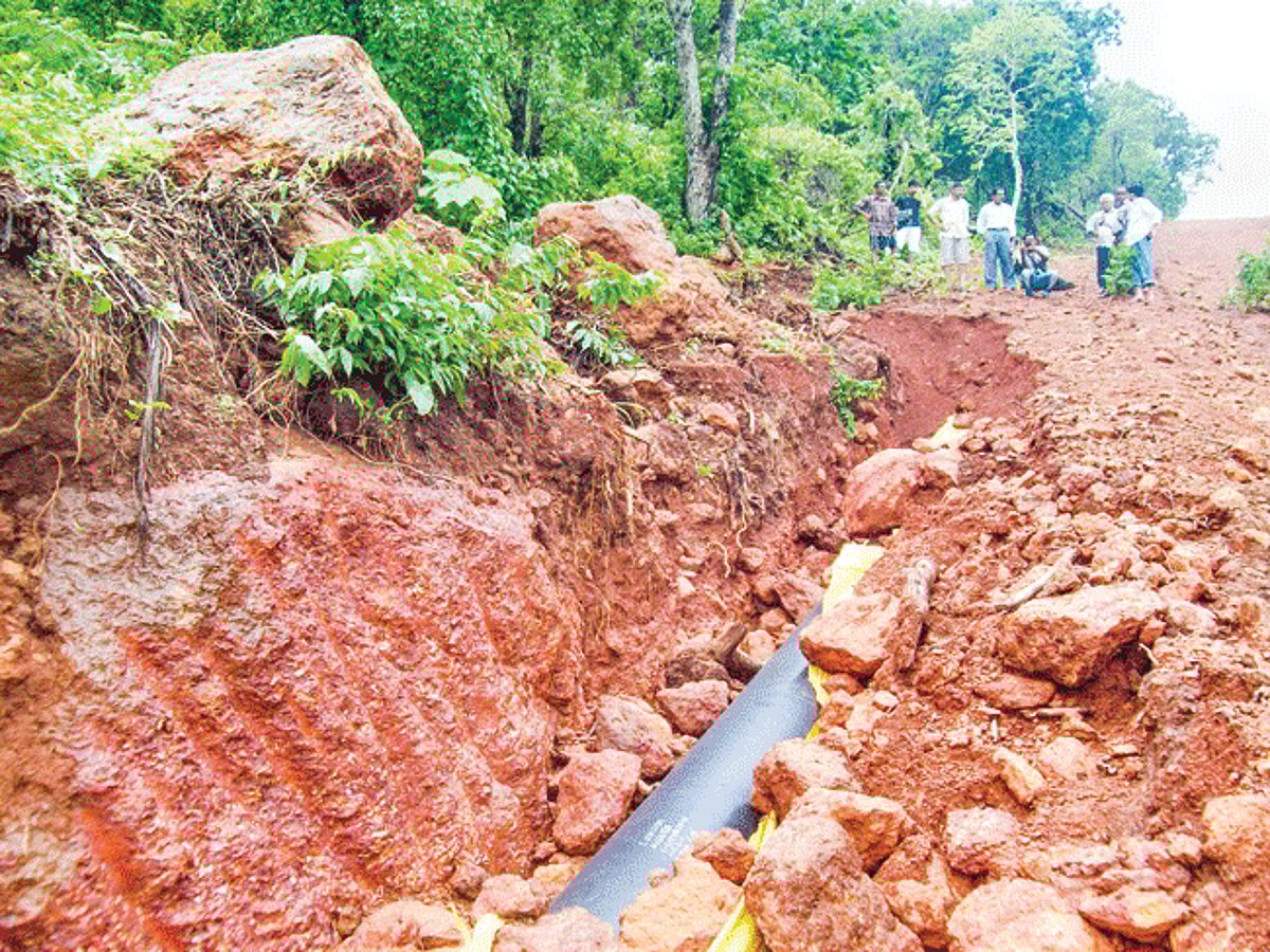 About 10 metres of the main gas pipeline buried over a metre deep at Orgao-Ponda has been left exposed after rainwater led to soil erosion in the area.