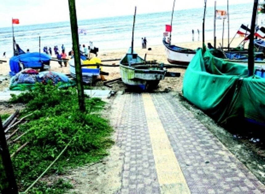 Access to Benaulim beach blocked