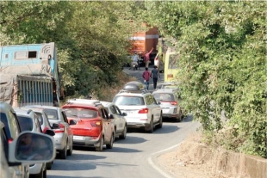 Accident causes traffic chaos at Chorla Ghat 1 Accident causes traffic chaos at Chorla Ghat