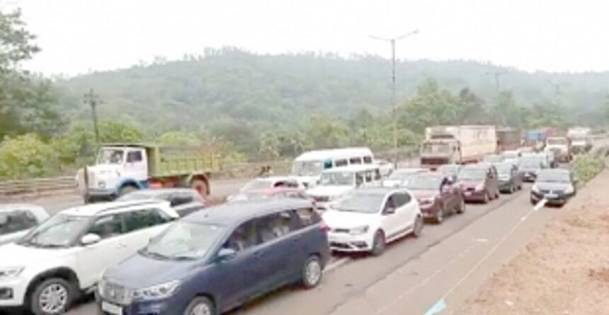 Accident leads to long traffic queues  at Opa-Khandepar junction