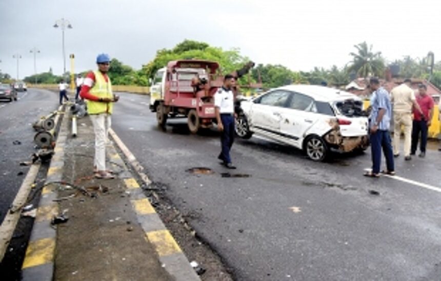 Accident on Atal Setu due to over speeding causes massive traffic jam 1 Accident on Atal Setu due to over speeding causes massive traffic jam