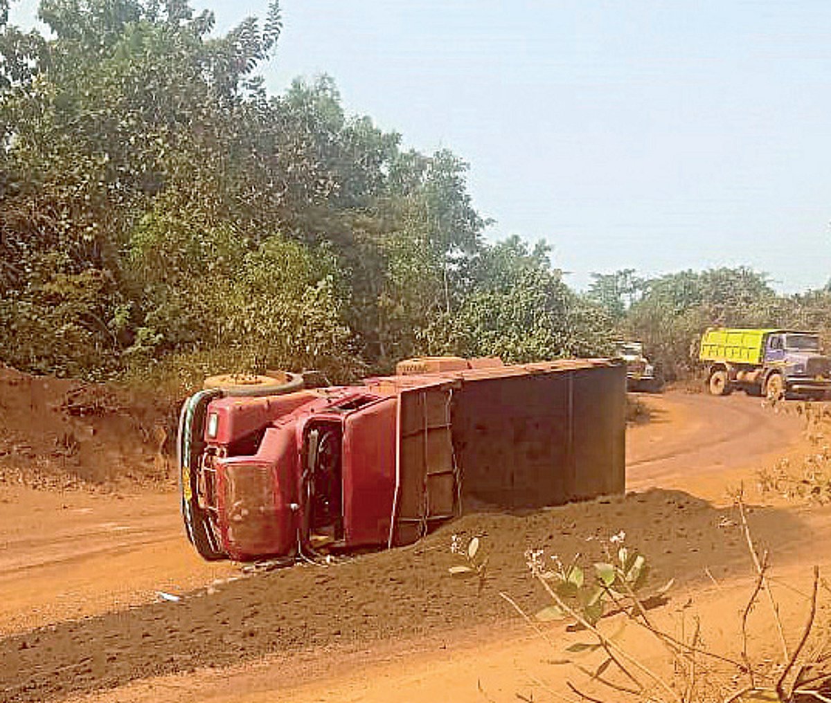 Accident on Pilgao road as truck carrying iron ore overturns