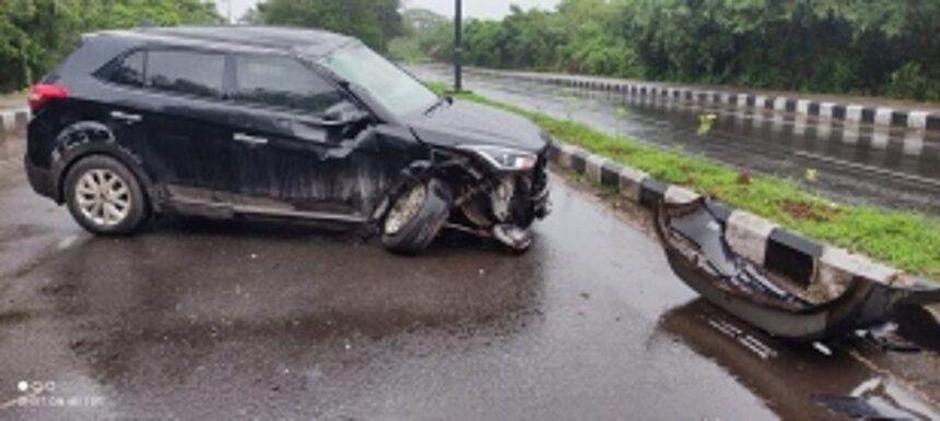 Accident reported near Dr Shyama Prasad Mukherjee Stadium