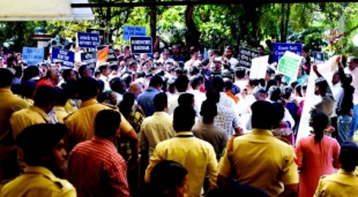 Activists march to TCP Dept, protest amendment 39A