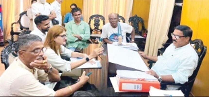 Activists meet Navelim sarpanchas to up the ante on Tiger Reserve 1 Activists meet Navelim sarpanchas to up the ante on Tiger Reserve