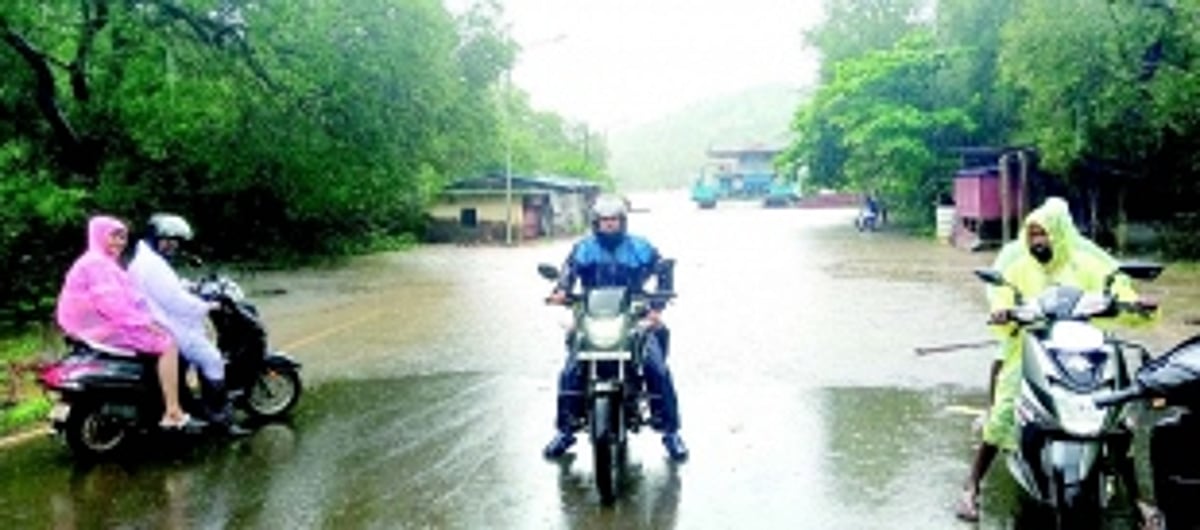 Adpoi Ferry ramp submerged