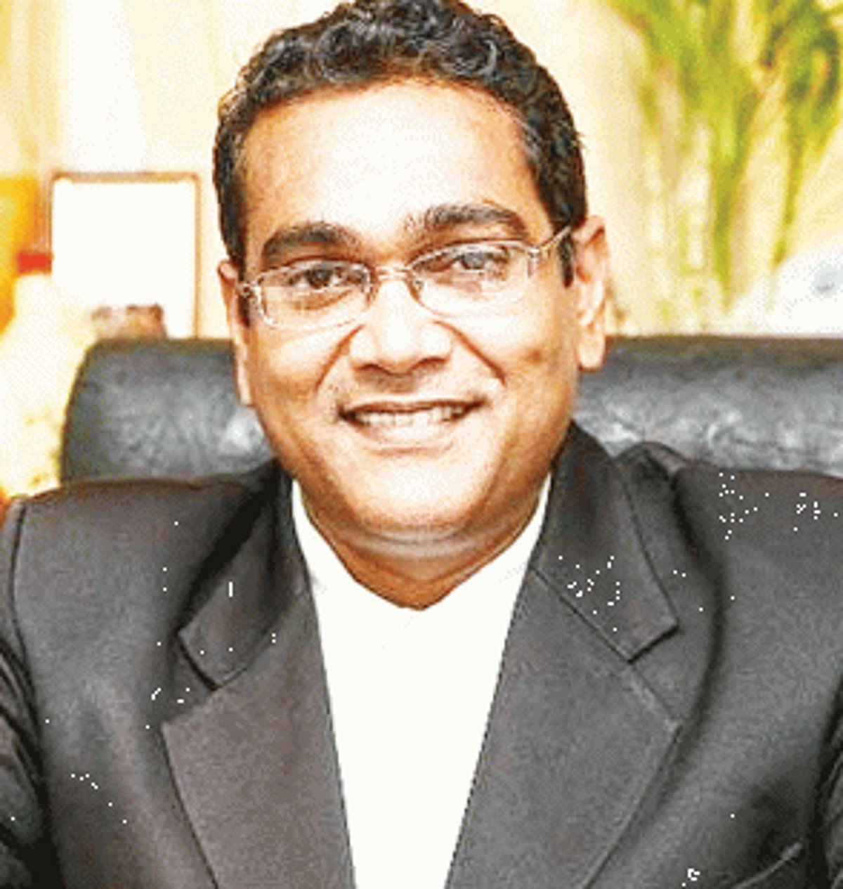 Adv Gomes  succumbs  to COVID