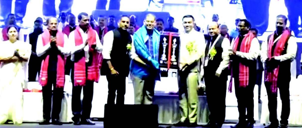 Adv Yatish honoured with ‘Adivasi  Bahumaan’ award
