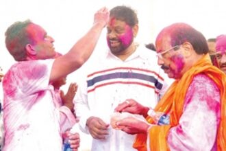 After 2 years of subdued festivities, Holi celebrated   with fervour   across State