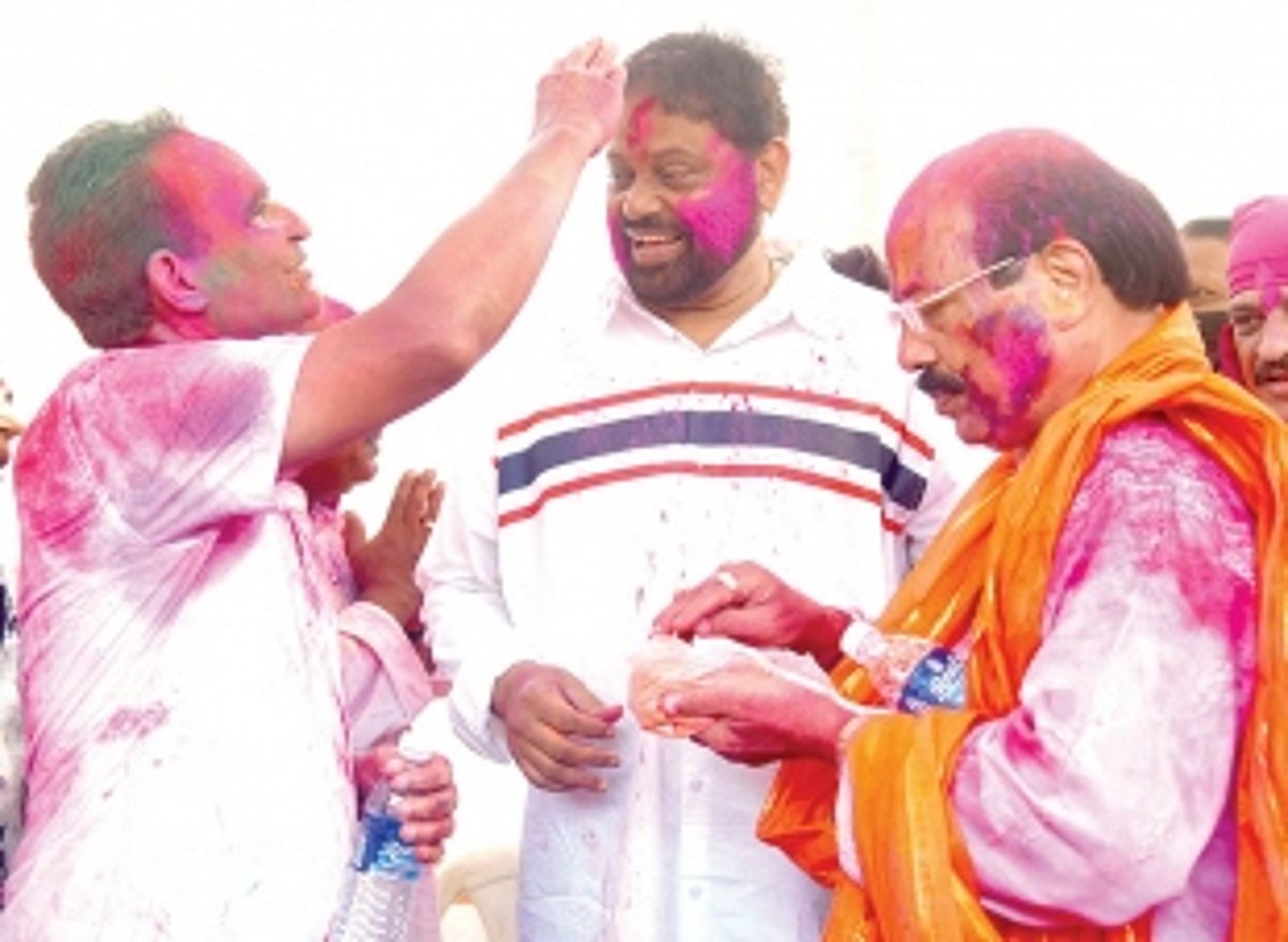 After 2 years of subdued festivities, Holi celebrated   with fervour   across State