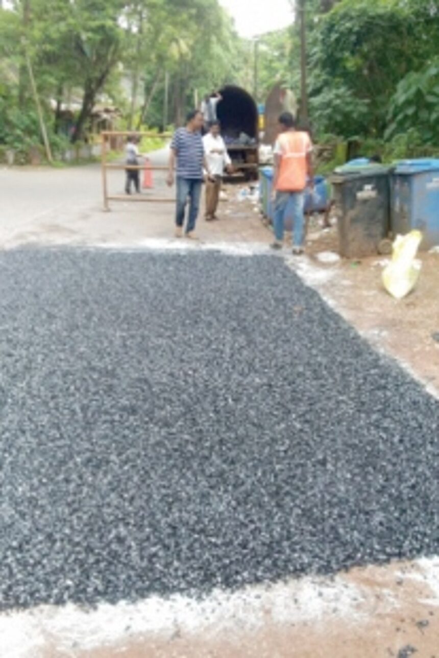 After Herald report, Mapusa councillor hot-mixes bad road 1 After Herald report, Mapusa councillor hot-mixes bad road