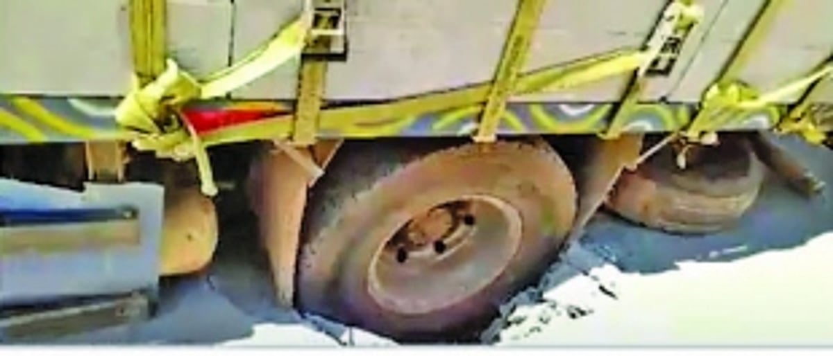 After Panjim, road caves in at Duler, causes traffic chaos