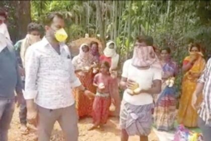 After a news report, Good Samaritan  comes to aid of stranded labourers