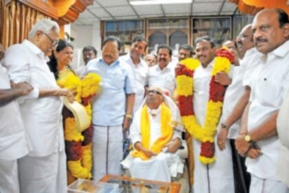 After acquittal, Raja, Kanimozhi meet DMK chief Karunanidhi