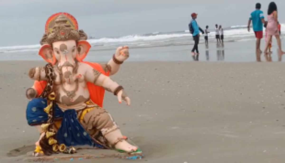 After immersion, idols wash ashore at Colva beach