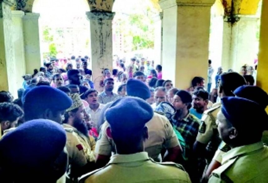 After market vendors protest, Margao civic body pledges action against illegal businesses within 8 days 1 After market vendors protest, Margao civic body pledges action against illegal businesses within 8 days