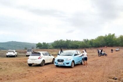 After over 200 gather at Kurdi, Dy Collector seals access to village