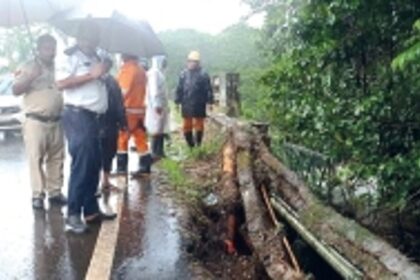 Ageing wall along bridge collapses in Mungul, locals slam PWD negligence