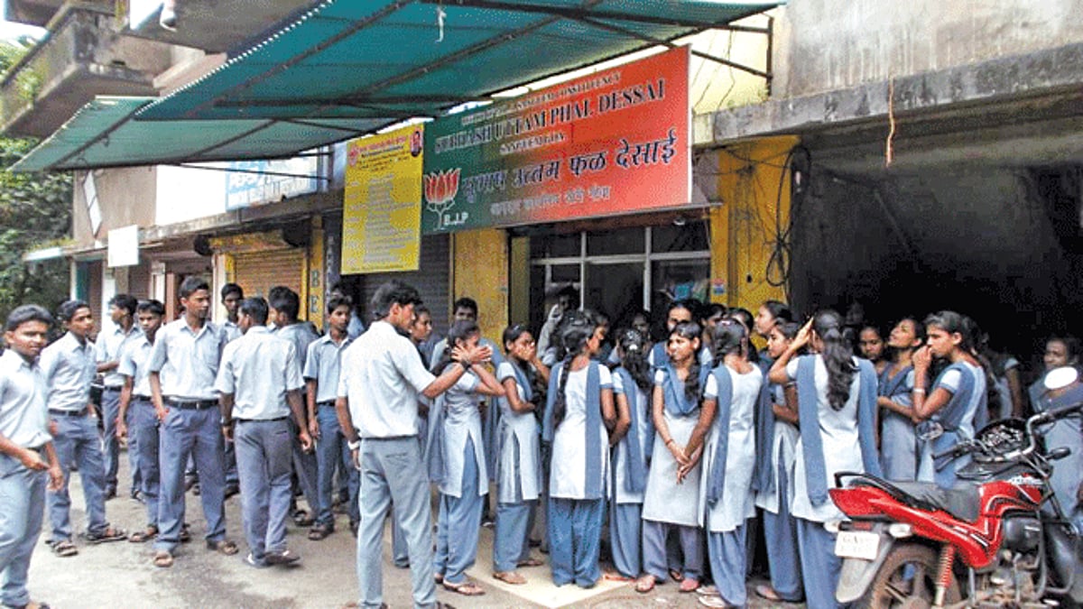Aggrieved students of the Government HSS at Sanguem flock outside the office of Sanguem MLA Subhash Phaldessai.