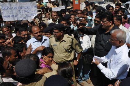 Agitated residents of Curchorem stopped by the police outside the District Collectorate building, Margao.