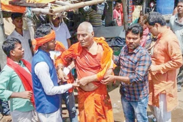 Agnivesh in hospital after assault in J’khand; blames BJYM, ABVP activists
