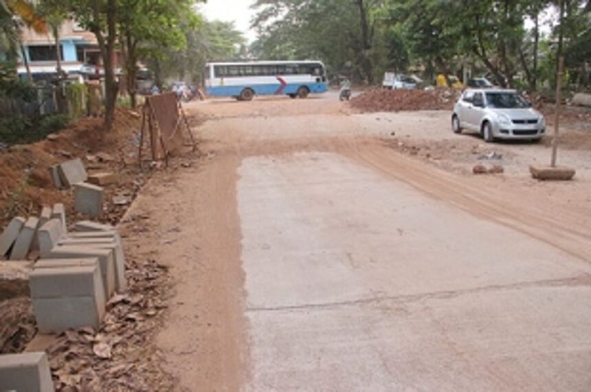 Ahead of IFFI, Miramar-Dona Paula road still in a shambles