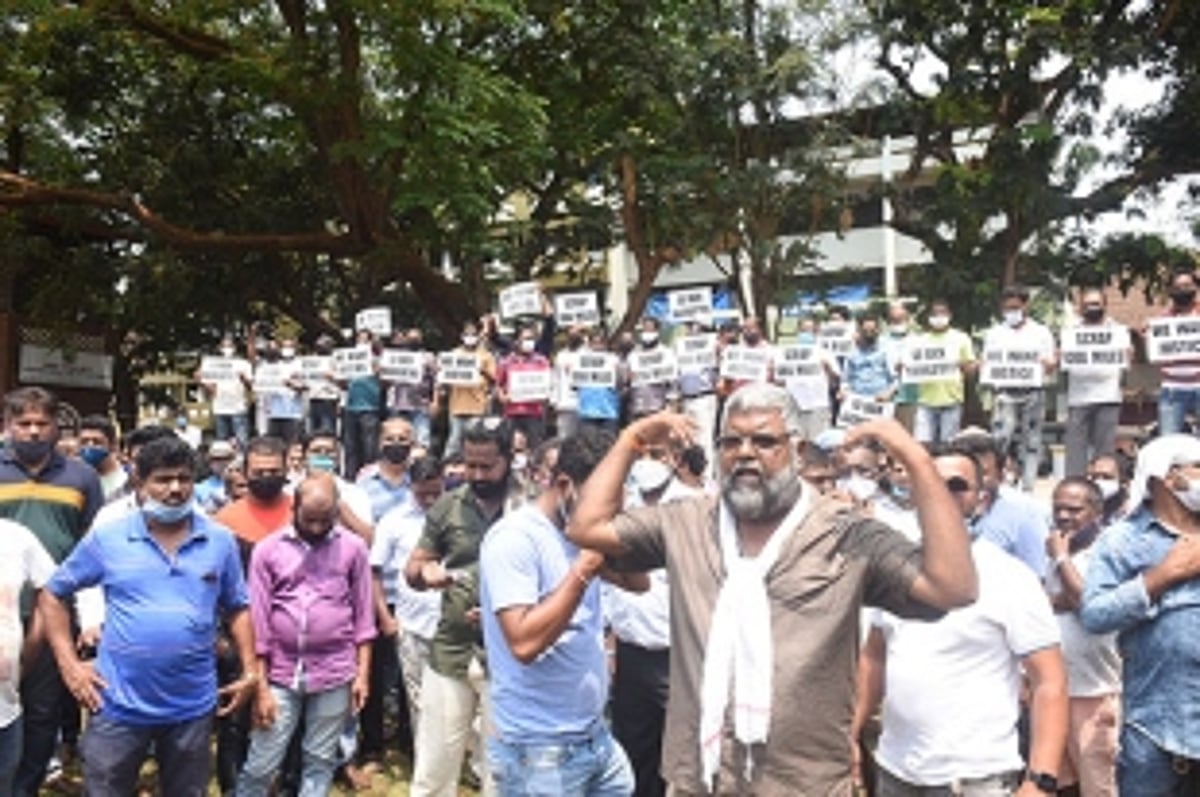 All MLAs have agreed that taxi operators have to come under an app-based regulator: CM