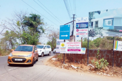 Alto-Dabolim locals demand removal of hoardings on blind curve