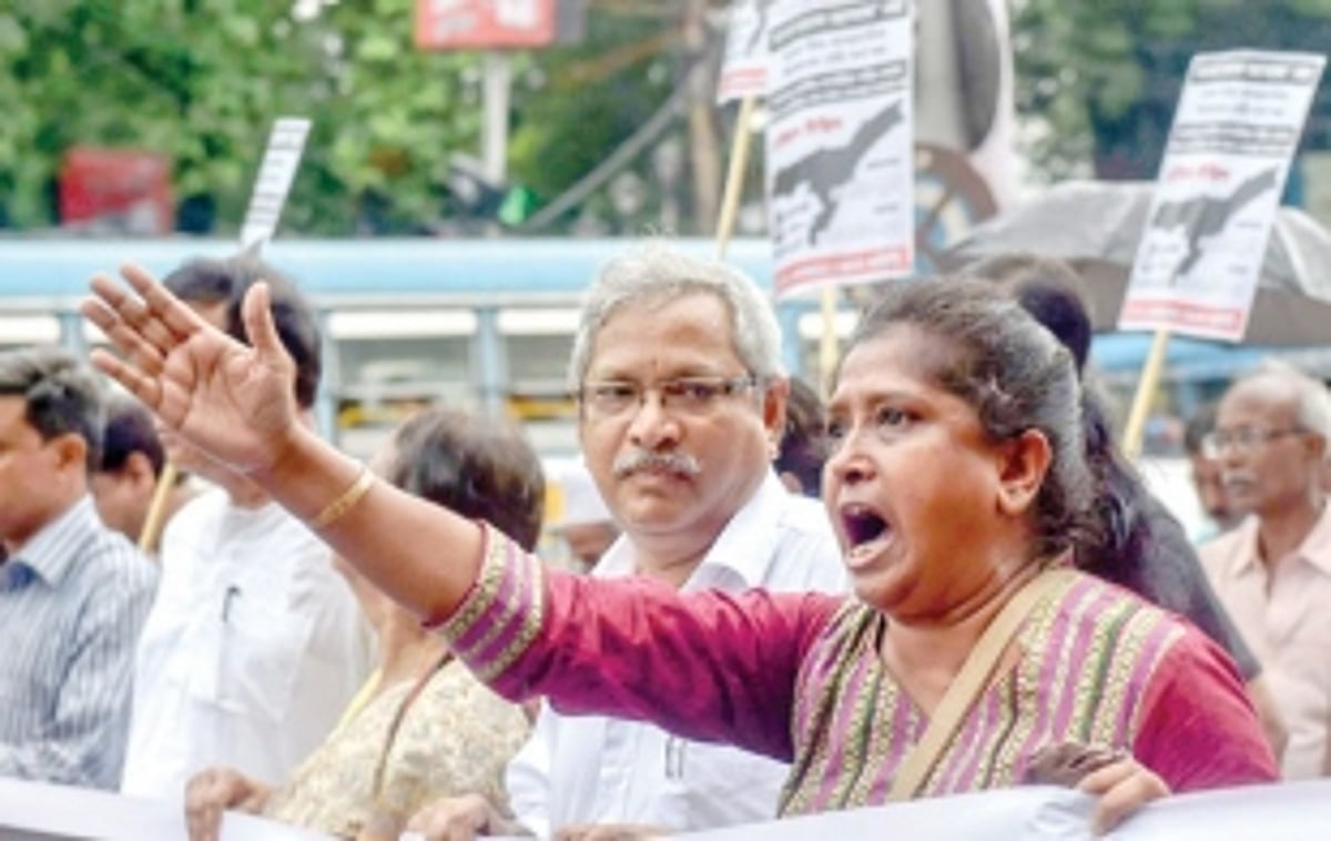 Amit Shah dares Cong to clear stand on OBC bill