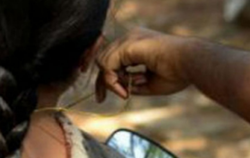 Amona woman robbed of  gold chain