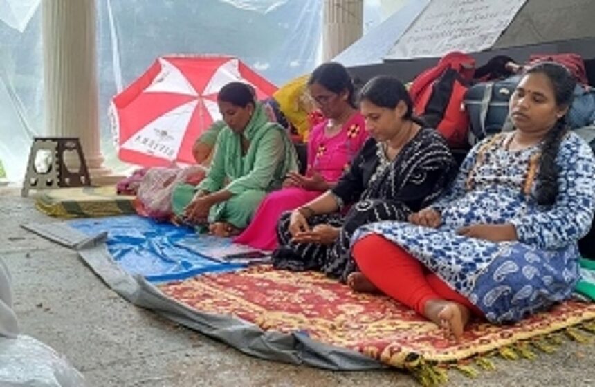 Anganwadi workers   call off fast