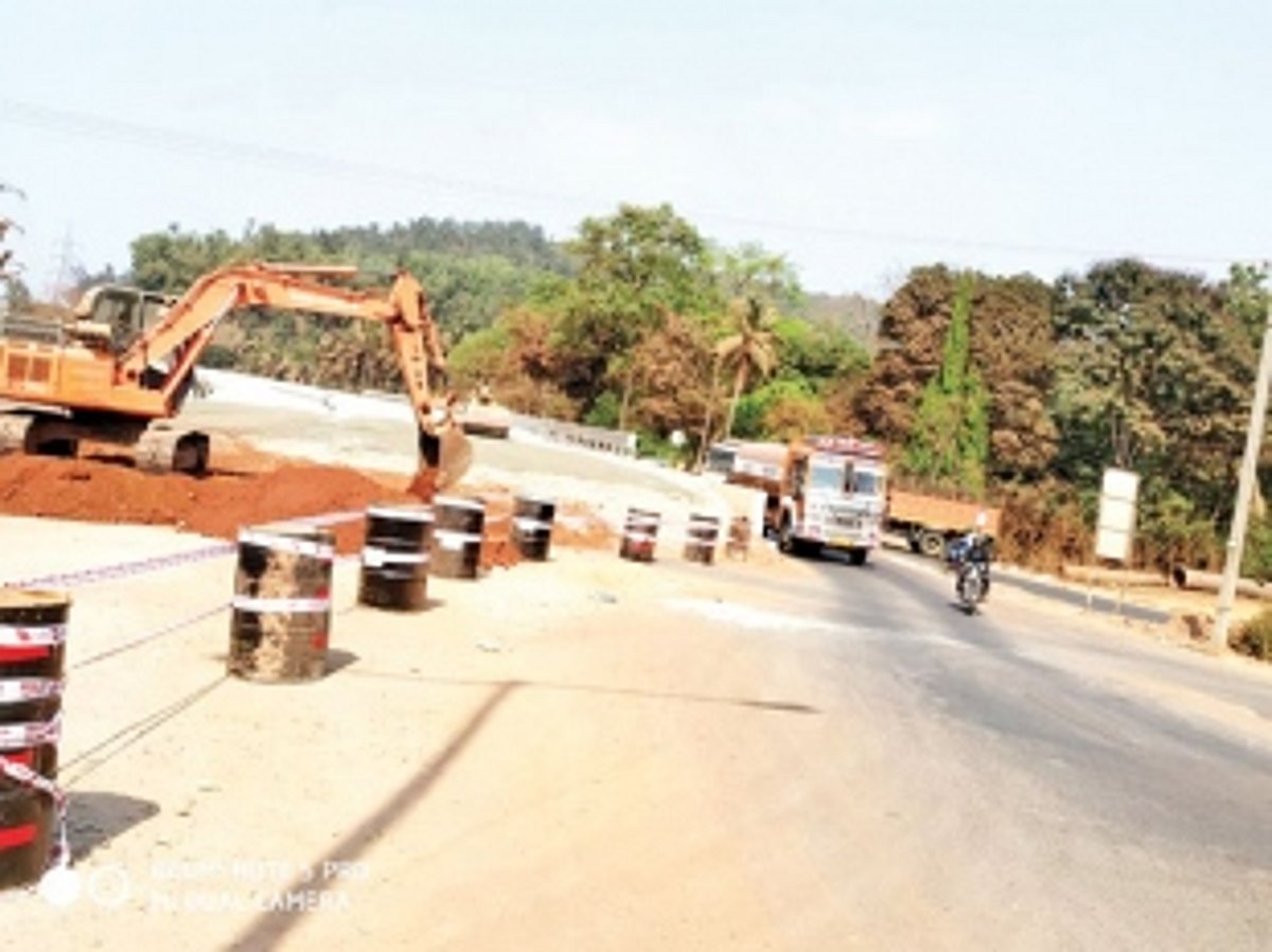 Angry locals demand safety measures at Curti junction to prevent frequent accidents