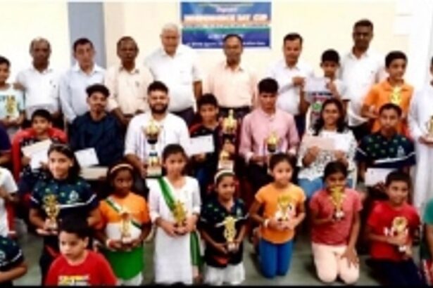 Aniket  lifts Independence Day cup